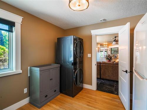 1667 Stroulger Rd, Nanoose Bay, BC - Indoor Photo Showing Laundry Room