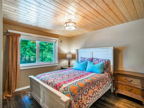 1667 Stroulger Rd, Nanoose Bay, BC - Indoor Photo Showing Bedroom