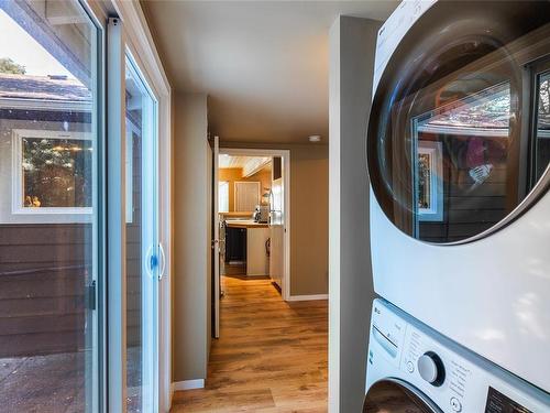 1667 Stroulger Rd, Nanoose Bay, BC - Indoor Photo Showing Laundry Room