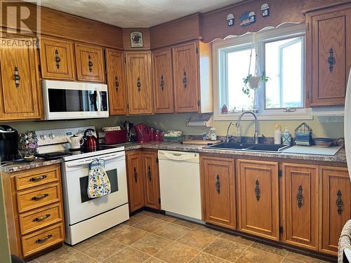47 Main Street, Horwood, NL - Indoor Photo Showing Kitchen With Double Sink