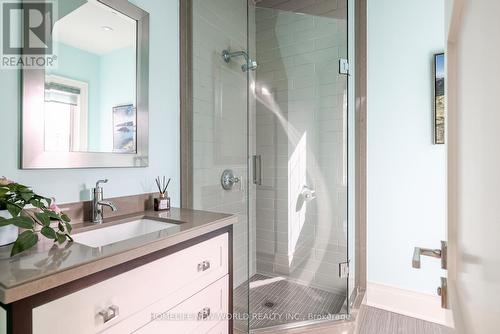 9 Dunvegan Rd, Toronto, ON - Indoor Photo Showing Bathroom