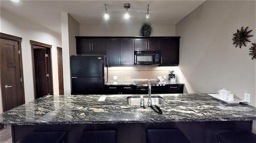 726 C - 700 Bighorn Boulevard, Radium Hot Springs, BC - Indoor Photo Showing Kitchen With Upgraded Kitchen