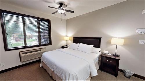 726 C - 700 Bighorn Boulevard, Radium Hot Springs, BC - Indoor Photo Showing Bedroom