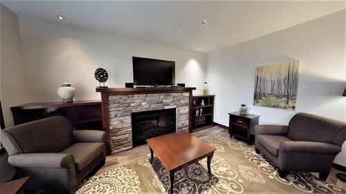 726 C - 700 Bighorn Boulevard, Radium Hot Springs, BC - Indoor Photo Showing Living Room With Fireplace