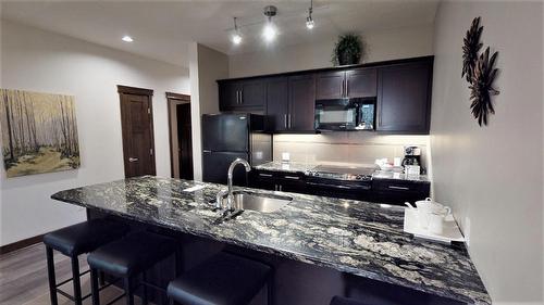 726 D - 700 Bighorn Boulevard, Radium Hot Springs, BC - Indoor Photo Showing Kitchen With Upgraded Kitchen
