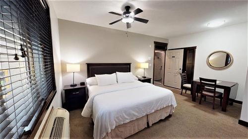 726 D - 700 Bighorn Boulevard, Radium Hot Springs, BC - Indoor Photo Showing Bedroom