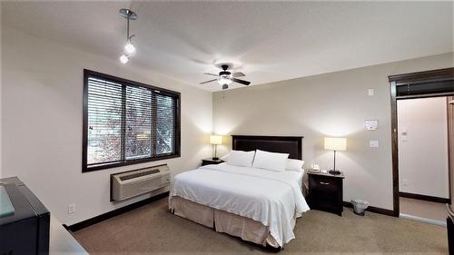 726 D - 700 Bighorn Boulevard, Radium Hot Springs, BC - Indoor Photo Showing Bedroom