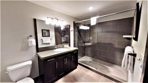726 D - 700 Bighorn Boulevard, Radium Hot Springs, BC - Indoor Photo Showing Bathroom