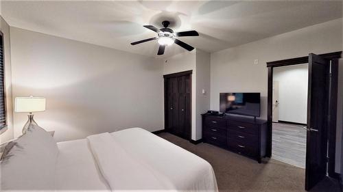 726 D - 700 Bighorn Boulevard, Radium Hot Springs, BC - Indoor Photo Showing Bedroom