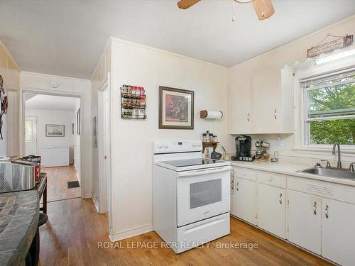 19043 Centre St, East Gwillimbury, ON - Indoor Photo Showing Kitchen