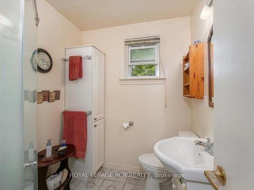 19043 Centre St, East Gwillimbury, ON - Indoor Photo Showing Bathroom