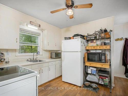 19043 Centre St, East Gwillimbury, ON - Indoor Photo Showing Kitchen