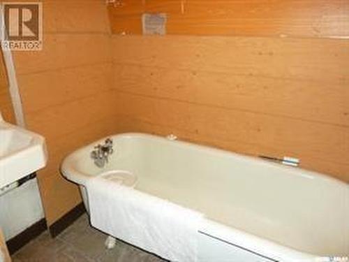 958 18Th Street W, Prince Albert, SK - Indoor Photo Showing Bathroom