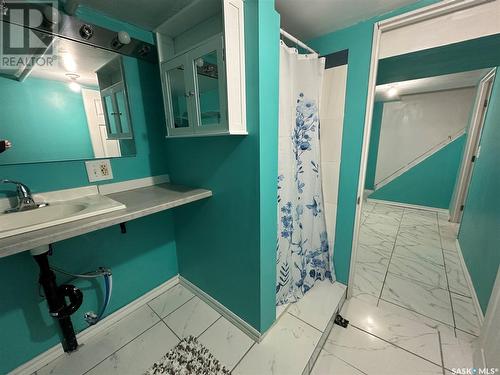 361 18Th Street W, Prince Albert, SK - Indoor Photo Showing Bathroom