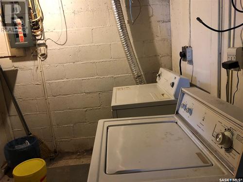 1605 14Th Street W, Prince Albert, SK - Indoor Photo Showing Laundry Room