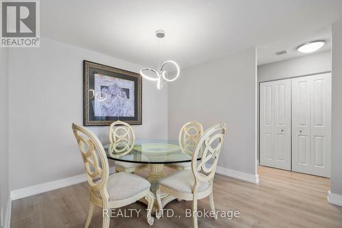 909 - 120 Promenade Circle, Vaughan, ON - Indoor Photo Showing Dining Room