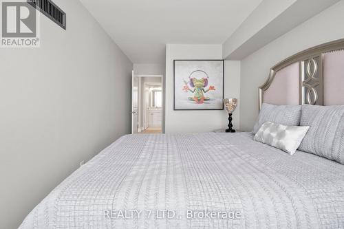 909 - 120 Promenade Circle, Vaughan, ON - Indoor Photo Showing Bedroom