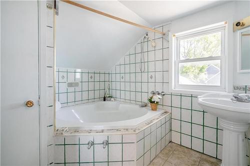 18038 Erie Shore Drive, Blenheim, ON - Indoor Photo Showing Bathroom