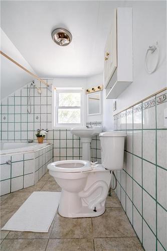 18038 Erie Shore Drive, Blenheim, ON - Indoor Photo Showing Bathroom
