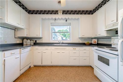 18038 Erie Shore Drive, Blenheim, ON - Indoor Photo Showing Kitchen With Double Sink