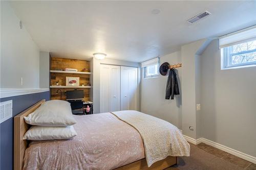 839 Mewburn Road, Ancaster, ON - Indoor Photo Showing Bedroom
