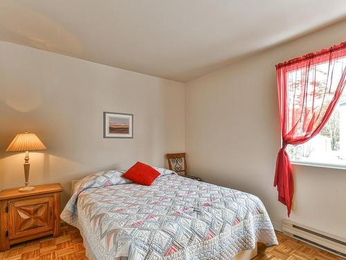 Chambre Ã Â coucher - 260 Rue Des Bosquets, Sainte-Adèle, QC - Indoor Photo Showing Bedroom