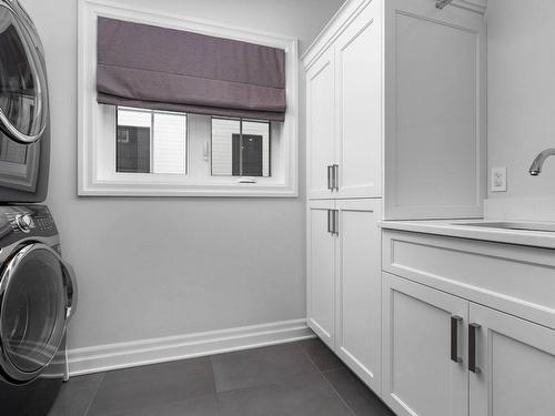 Salle de lavage - 109 Av. De La Pointe-Claire, Pointe-Claire, QC - Indoor Photo Showing Laundry Room