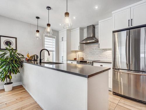 Cuisine - 48-815Z Rue Jean-Deslauriers, Boucherville, QC - Indoor Photo Showing Kitchen With Upgraded Kitchen