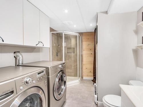 Bathroom - 5 Rue Des Merisiers, Mercier, QC - Indoor Photo Showing Laundry Room