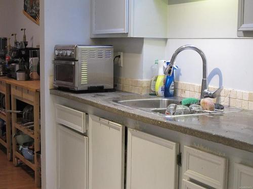 408-290 Regina Ave, Saanich, BC - Indoor Photo Showing Kitchen With Double Sink