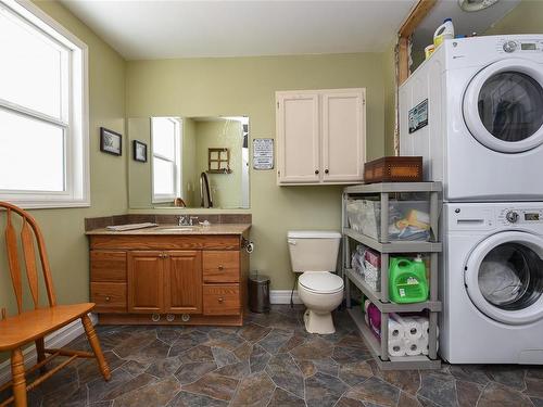 2764 Penrith Ave, Cumberland, BC - Indoor Photo Showing Laundry Room