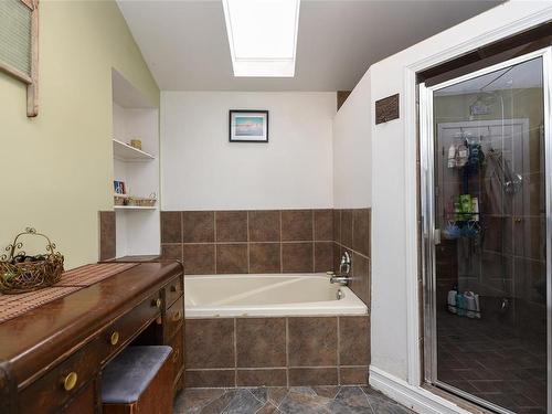 2764 Penrith Ave, Cumberland, BC - Indoor Photo Showing Bathroom