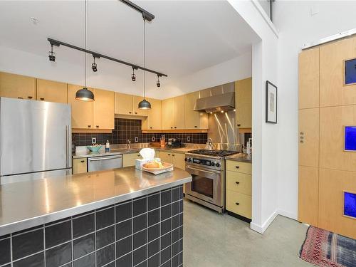 408-455 Sitkum Rd, Victoria, BC - Indoor Photo Showing Kitchen With Stainless Steel Kitchen