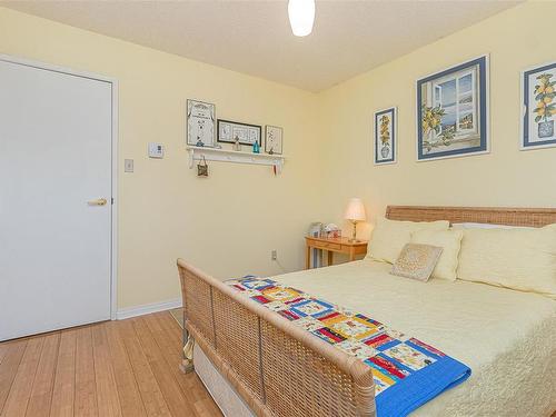 1120 Bazett Rd, Duncan, BC - Indoor Photo Showing Bedroom