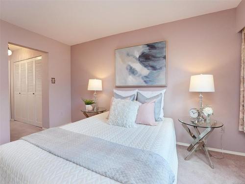 201-1170 Rockland Ave, Victoria, BC - Indoor Photo Showing Bedroom