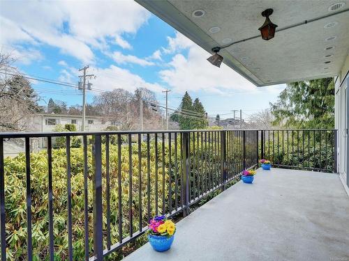 201-1170 Rockland Ave, Victoria, BC - Outdoor With Balcony With Exterior
