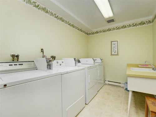 201-1170 Rockland Ave, Victoria, BC - Indoor Photo Showing Laundry Room