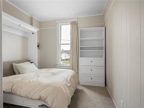 526 Prideaux St, Nanaimo, BC - Indoor Photo Showing Bedroom