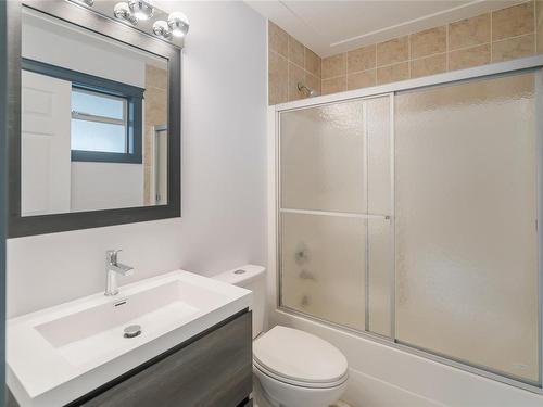 5619 Turner Rd, Nanaimo, BC - Indoor Photo Showing Bathroom