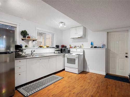 5559 Cliffside Rd, Nanaimo, BC - Indoor Photo Showing Kitchen