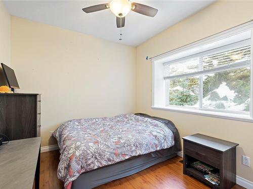 5559 Cliffside Rd, Nanaimo, BC - Indoor Photo Showing Bedroom