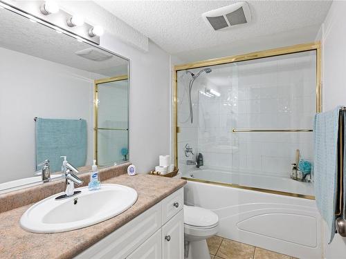 5559 Cliffside Rd, Nanaimo, BC - Indoor Photo Showing Bathroom