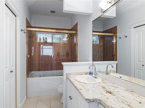 5559 Cliffside Rd, Nanaimo, BC - Indoor Photo Showing Bathroom
