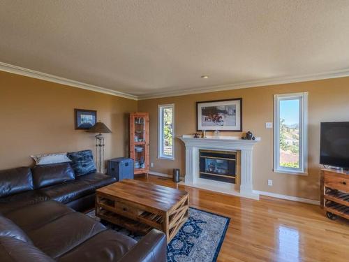 7012 Happy Valley Road, Summerland, BC - Indoor Photo Showing Living Room With Fireplace