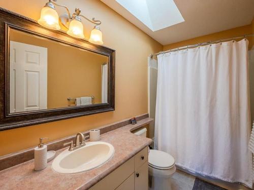 7012 Happy Valley Road, Summerland, BC - Indoor Photo Showing Bathroom
