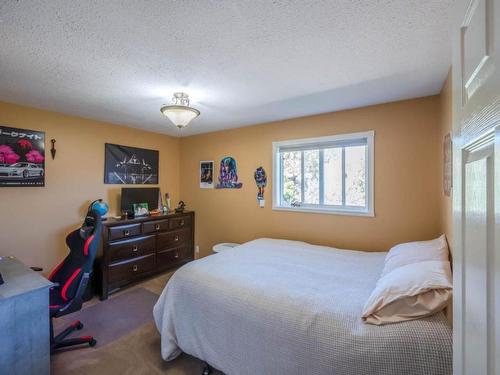 7012 Happy Valley Road, Summerland, BC - Indoor Photo Showing Bedroom
