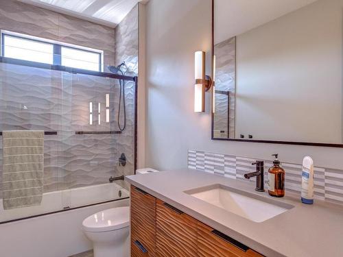 3522 Mckinley Beach Drive, Kelowna, BC - Indoor Photo Showing Bathroom