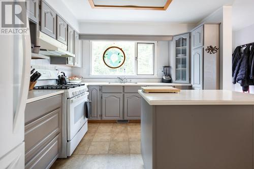 305 Killoren Crescent, Prince George, BC - Indoor Photo Showing Kitchen