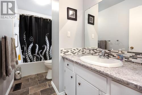 305 Killoren Crescent, Prince George, BC - Indoor Photo Showing Bathroom