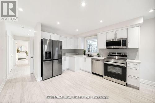 71 Centre Ave, Toronto, ON - Indoor Photo Showing Kitchen